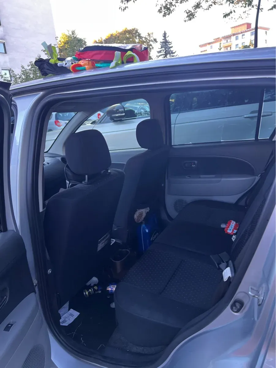Daihatsu Sirion 2011 photo 2