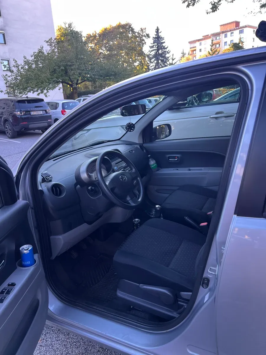 Daihatsu Sirion 2011 photo 3