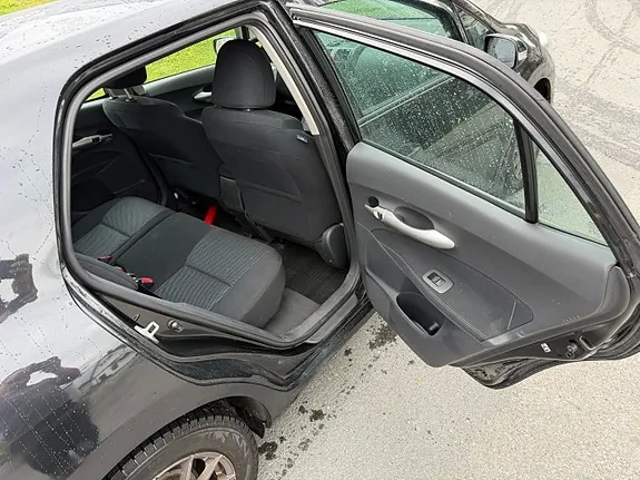 Toyota Auris 2012 photo 5