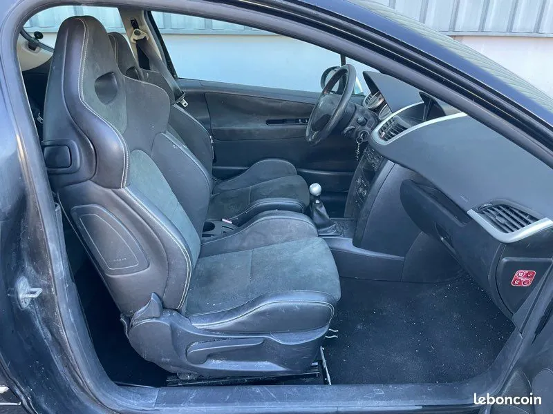 Peugeot 207 2011 photo 3