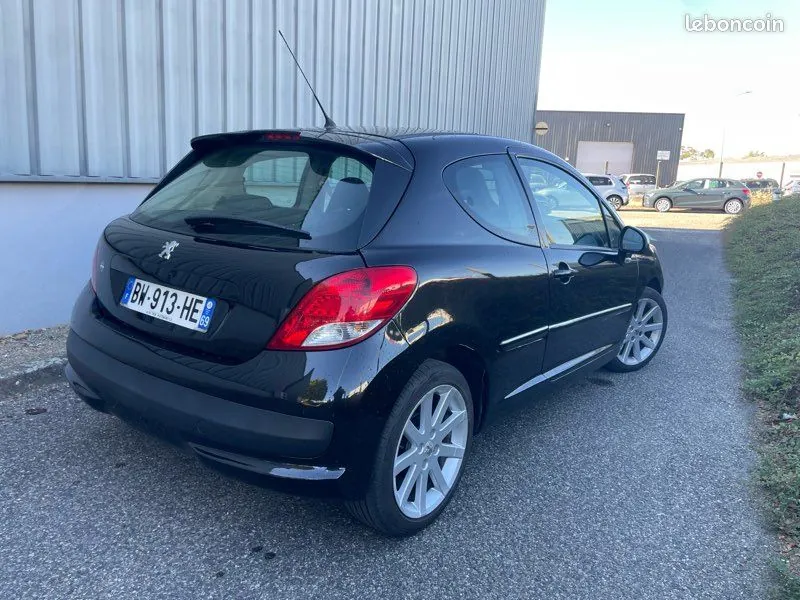 Peugeot 207 2011 photo 2