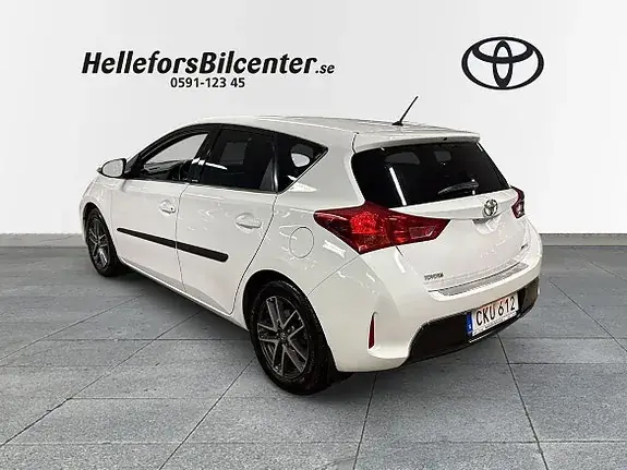 Toyota Auris 2015 photo 2
