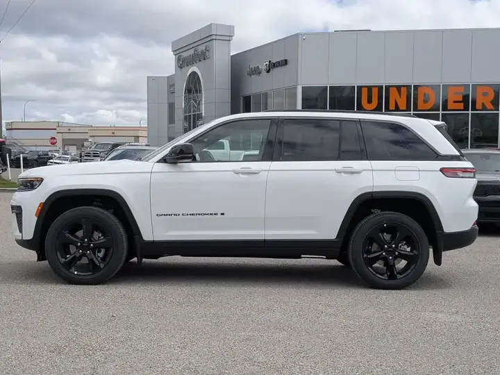Jeep Grand Cherokee 2026 photo 5