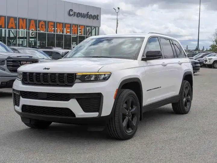 Jeep Grand Cherokee 2026 photo 4