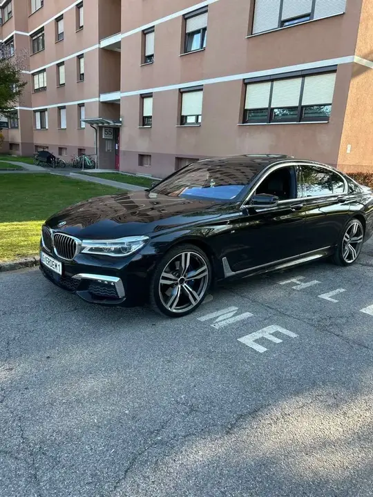 BMW 7 Series 2016 photo 2