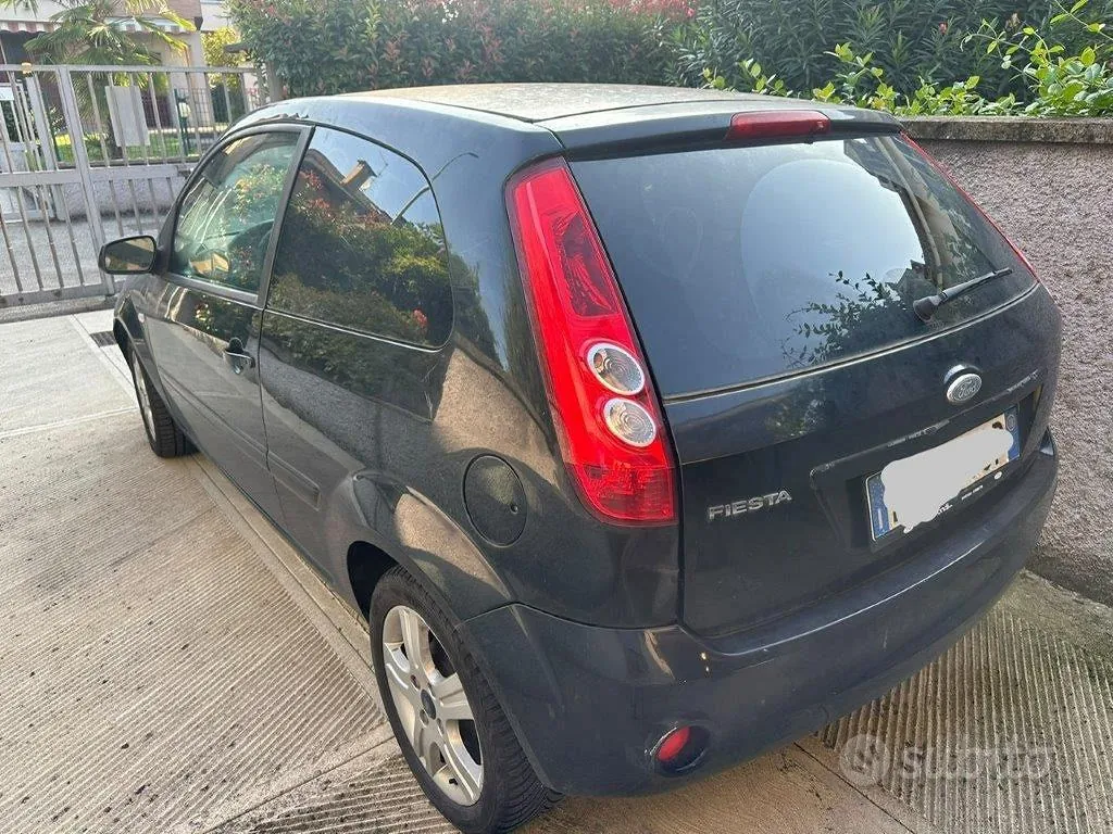 Ford Fiesta 2008 photo 2