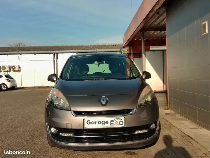Renault Grand Scenic 2012 photo 3