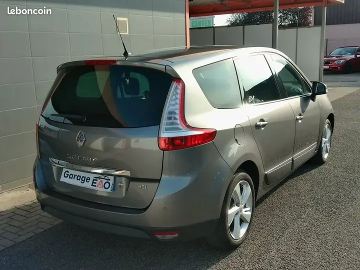 Renault Grand Scenic 2012 photo 5