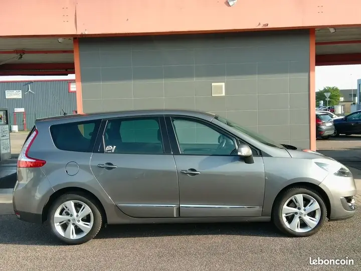 Renault Grand Scenic 2012 photo 4