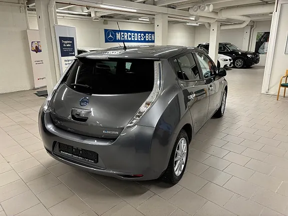 Nissan Leaf 2017 photo 2