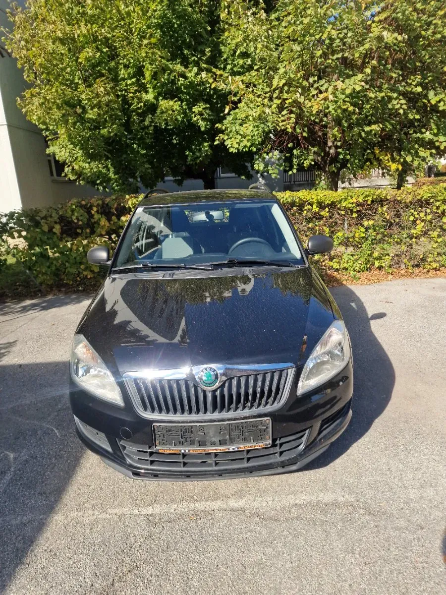 Skoda Fabia 2012 photo 2