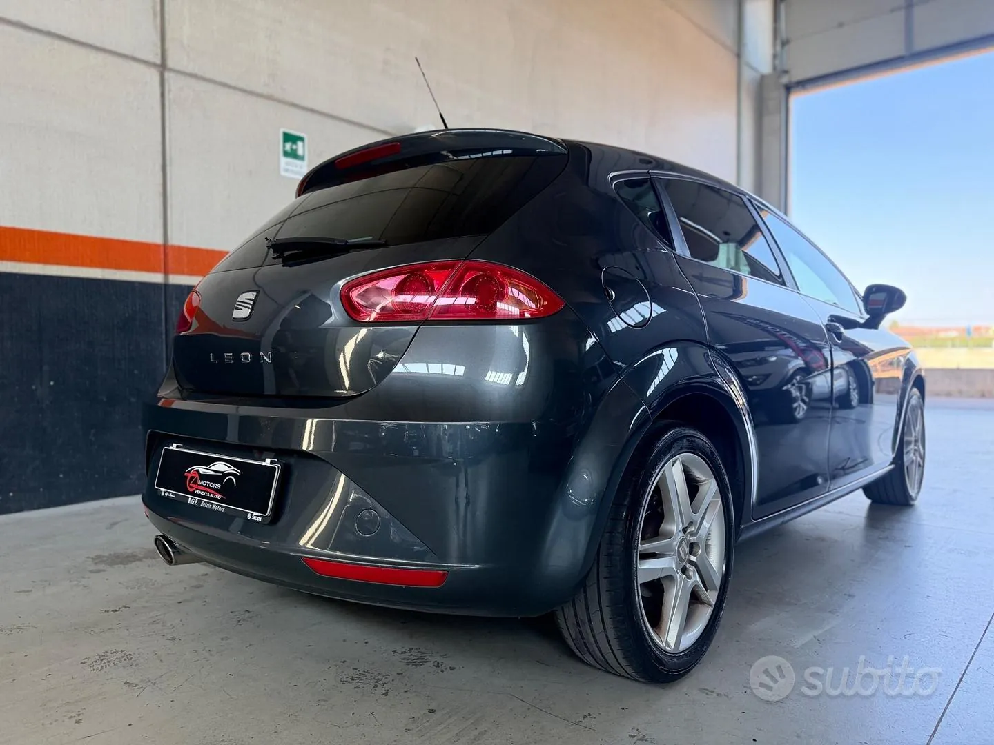 Seat Leon 2011 photo 3