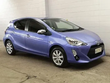 Toyota Aqua 2015 photo 2