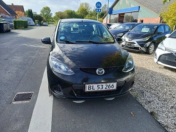 Mazda 2 2009 photo 2