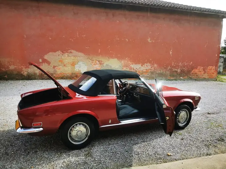 Fiat 124 Spider
