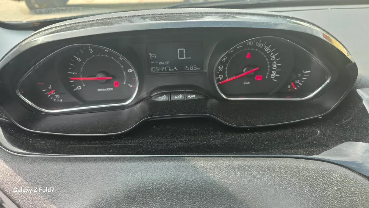 Peugeot 208 2013 photo 3