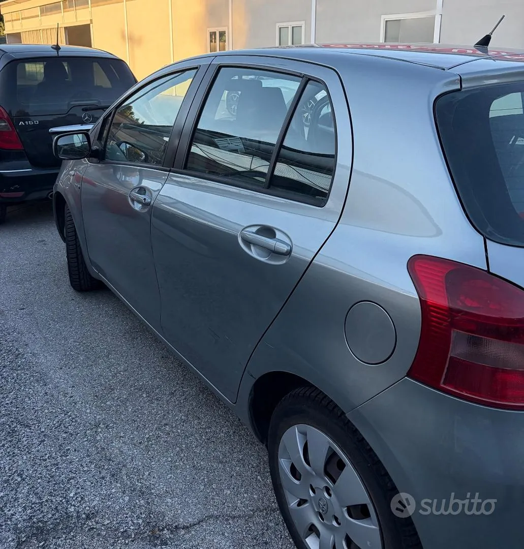 Toyota Yaris 2006 photo 3