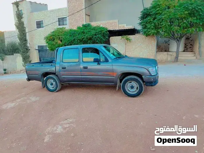 Toyota Hilux 1998 photo 2