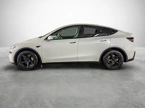 Tesla Model Y 2025 photo 2