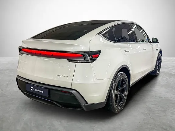Tesla Model Y 2025 photo 5