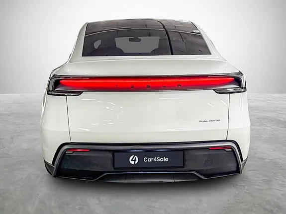 Tesla Model Y 2025 photo 4