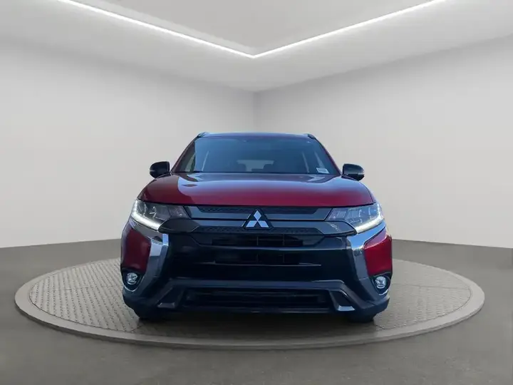 Mitsubishi Outlander 2020 photo 2