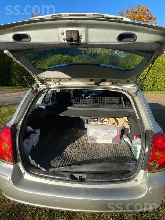 Toyota Avensis 2005 photo 2