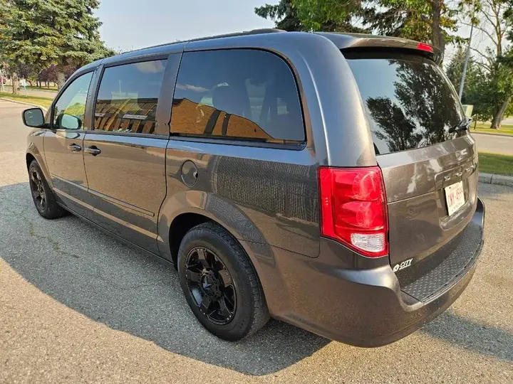 Dodge Grand Caravan 2016 photo 3