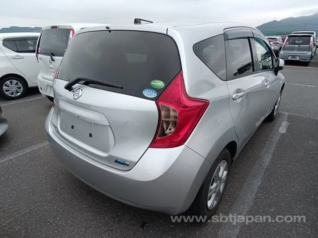 Nissan Note 2013 photo 4