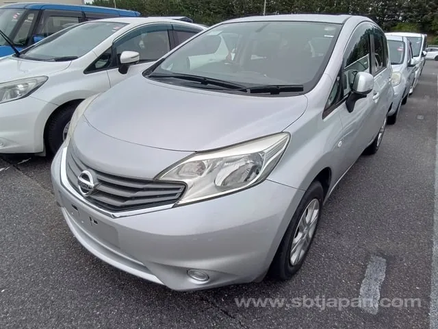 Nissan Note 2013 photo 2