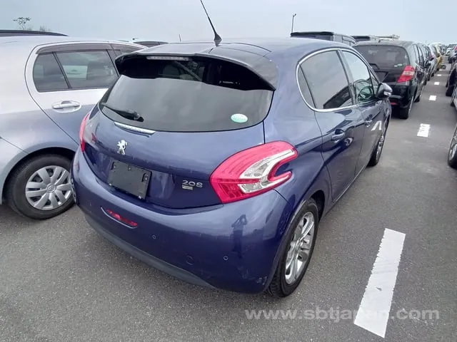Peugeot 208 2015 photo 4