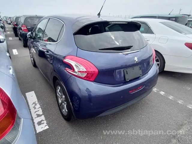 Peugeot 208 2015 photo 3