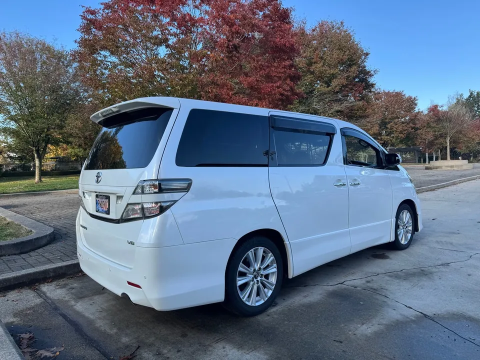 Toyota Vellfire 2008 photo 4