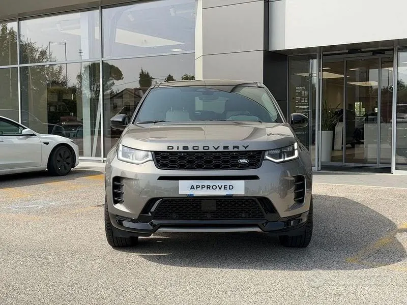 Land Rover Discovery Sport 2023 photo 3