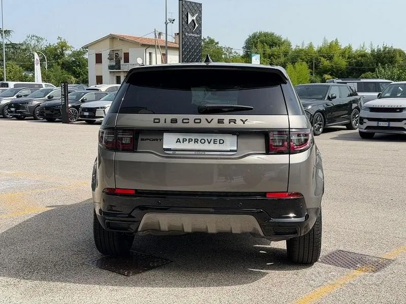 Land Rover Discovery Sport 2023 photo 4