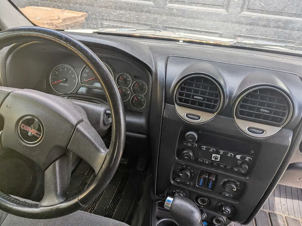 GMC Envoy 2005 photo 3