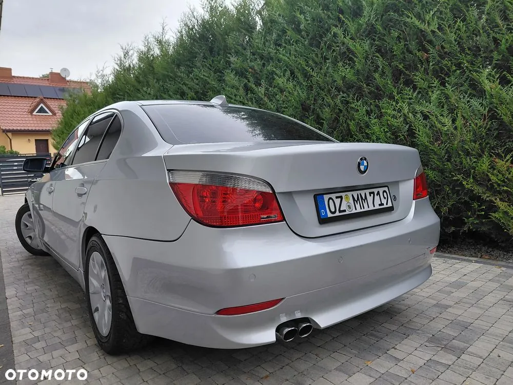 BMW Seria 5 2005 photo 2