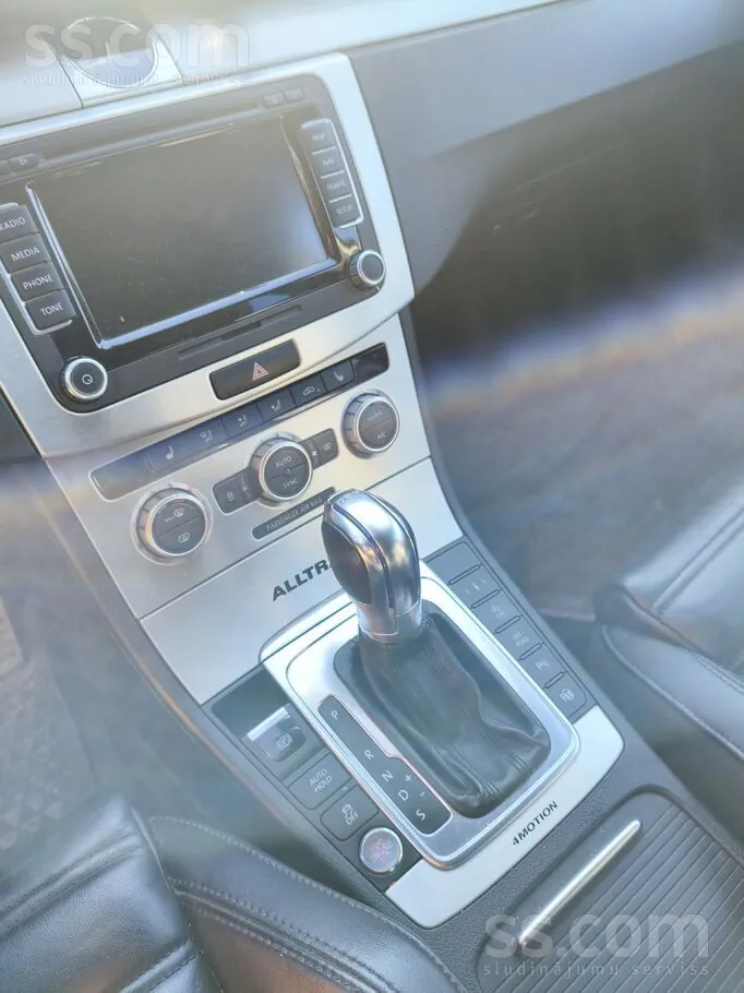 Volkswagen Passat Alltrack 2012 photo 2