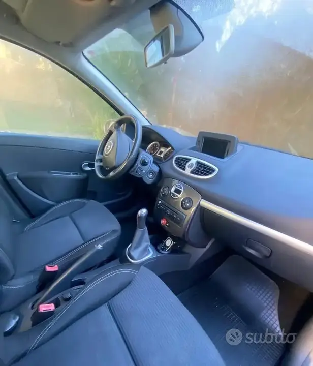 Renault Clio 2012 photo 3