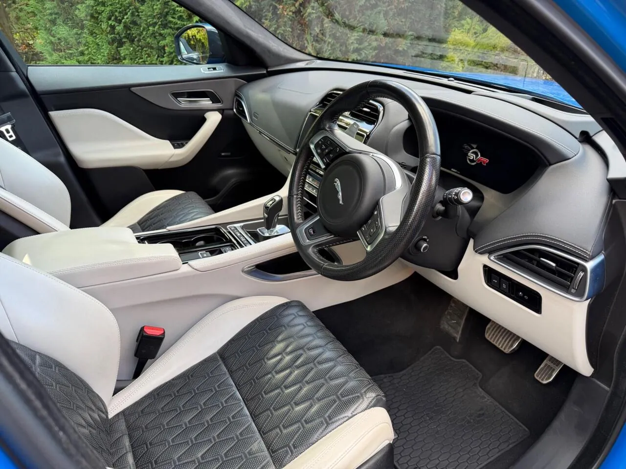 Jaguar F-Pace 2019 photo 2
