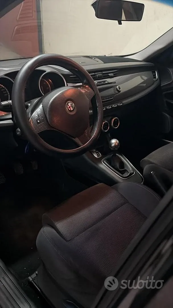 Alfa Romeo Giulietta 2012 photo 4