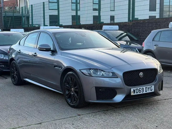 Jaguar Xf 2020 photo 2