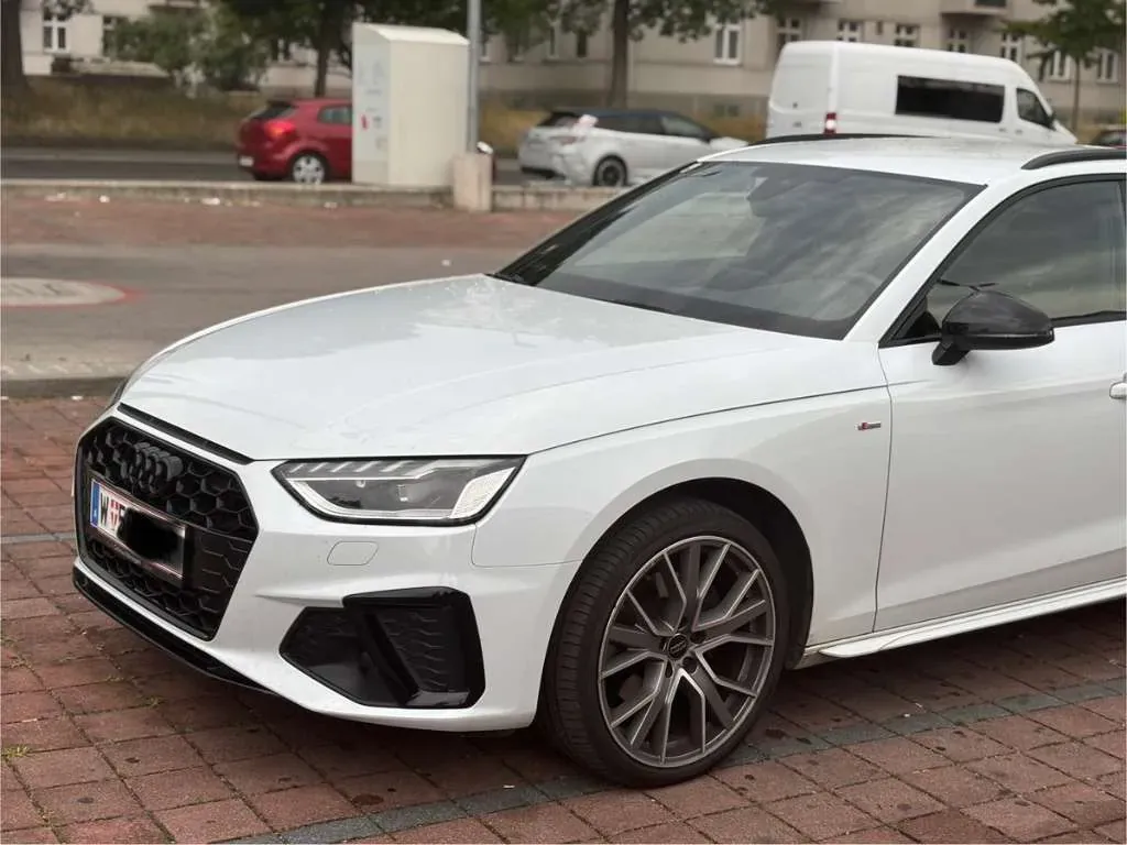 Audi A4 2020 photo 2