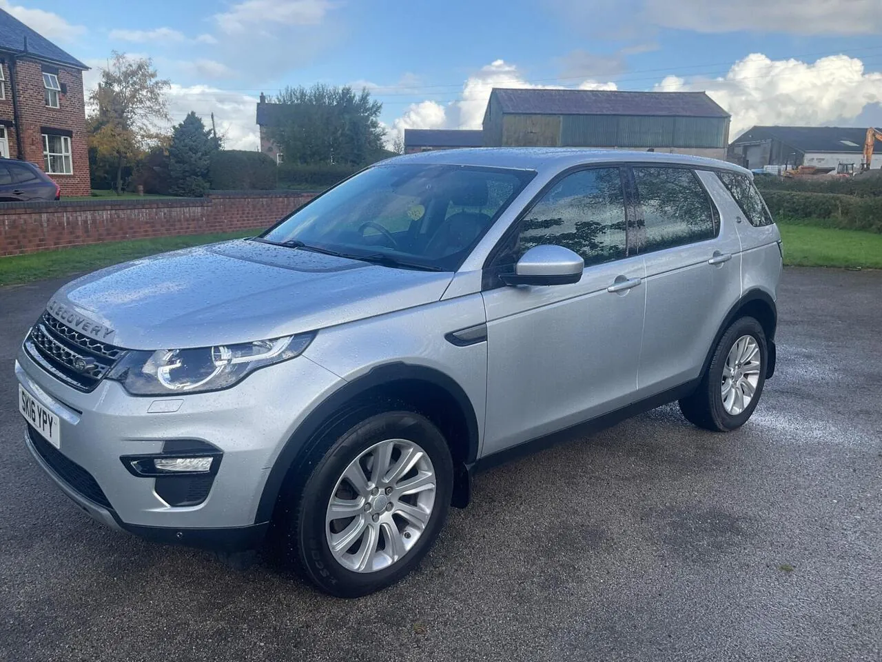 Land Rover Discovery Sport 2016 photo 2