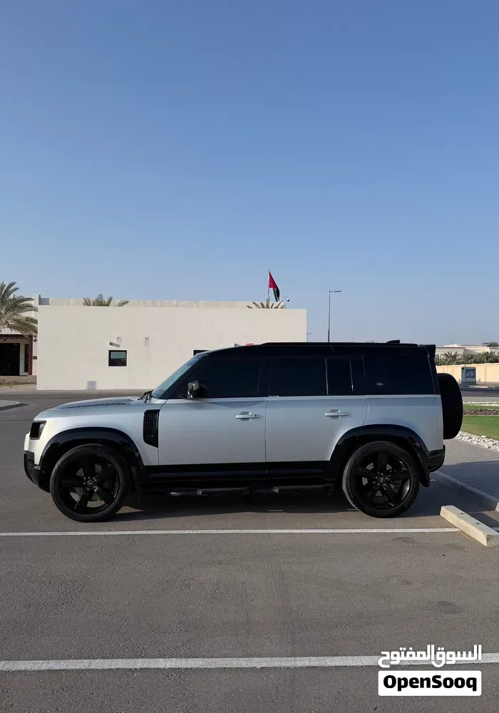 Land Rover Defender 2021 photo 2