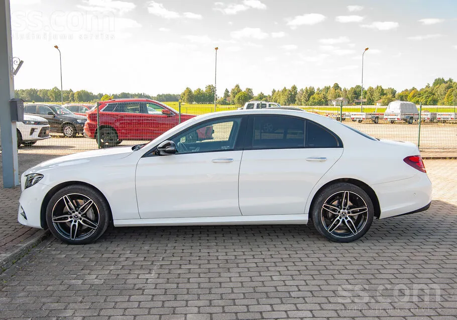 Mercedes-Benz E-Class 2017 photo 3