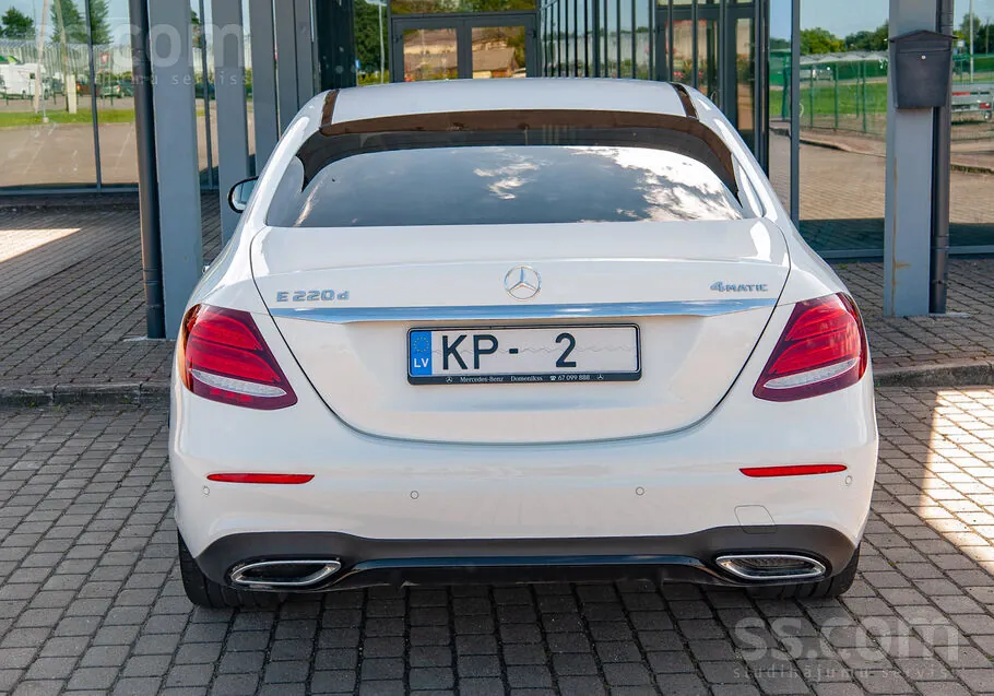 Mercedes-Benz E-Class 2017 photo 5
