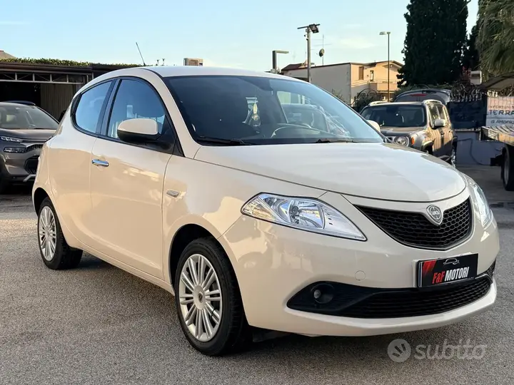 Lancia Ypsilon 2018 photo 2