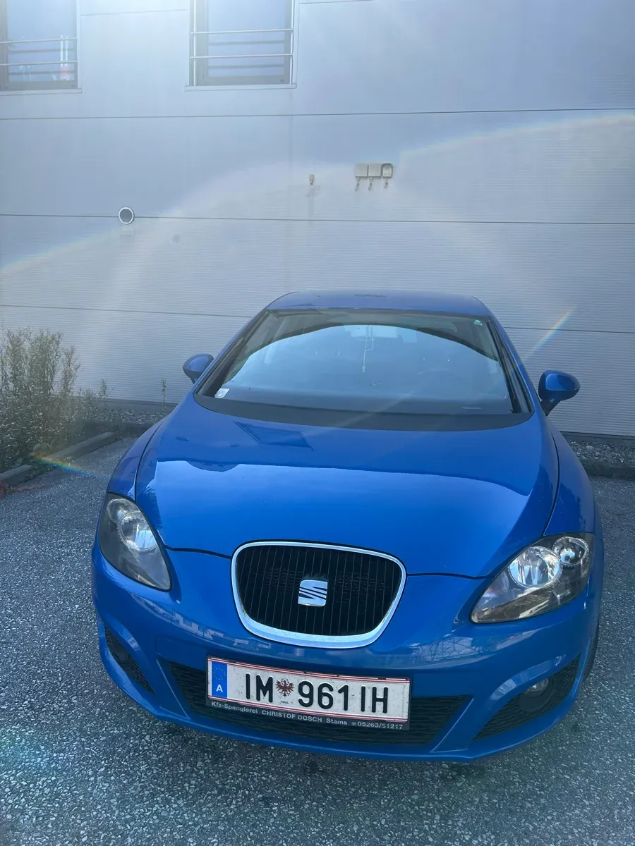 Seat Leon 2011 photo 2