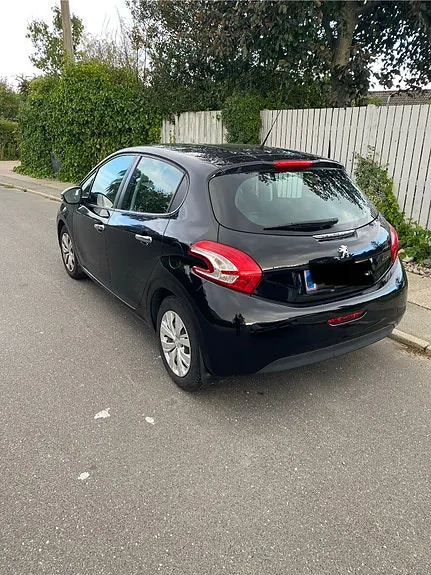 Peugeot 208 2014 photo 3